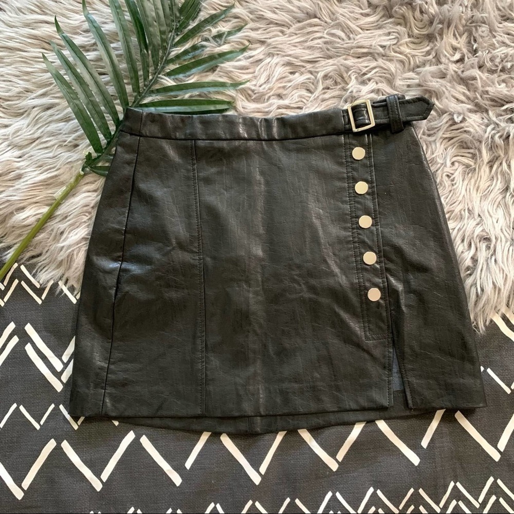 Bershka▪️Faux‎ Leather Mini Skirt. Sz L